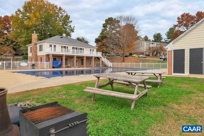 Building Photo - 1242 Villa Ln