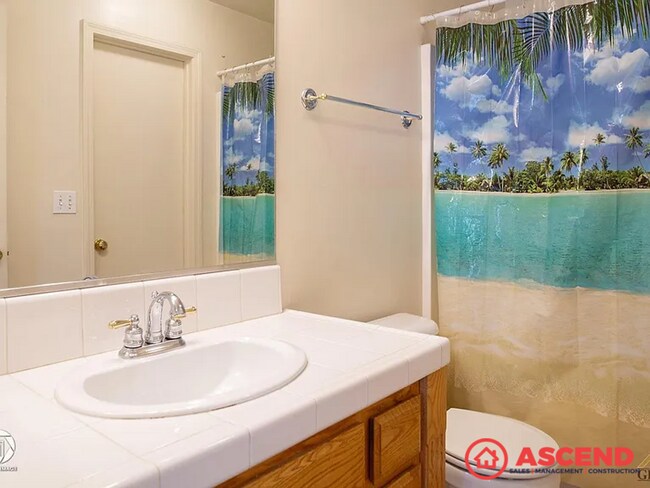 Building Photo - Beautiful 3 Bedroom Home In Rosedale Area!