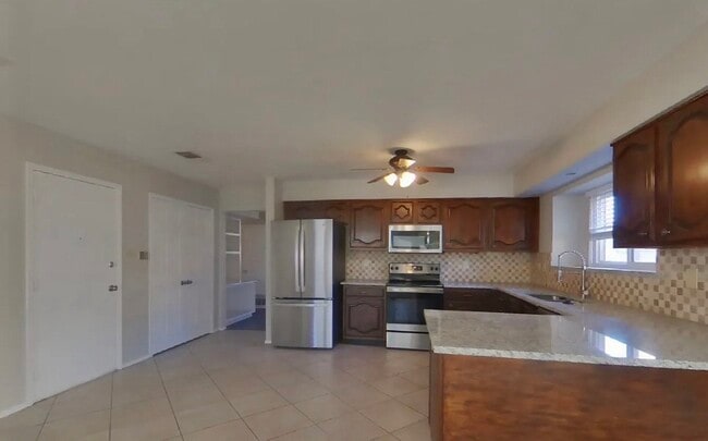 Building Photo - Special 3 bedroom in Lewisville
