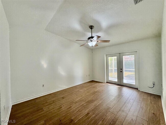 Building Photo - 2306 NE 5th Terrace