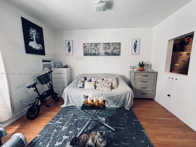 Building Photo - 820 Euclid Ave