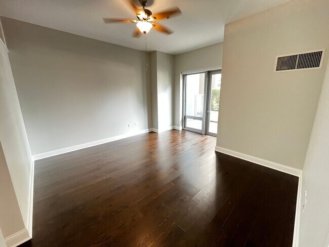 Building Photo - Turnkey Luxury 2BR Residence | Fully Renovated | Garage Parking | Prime Downtown River North / St...