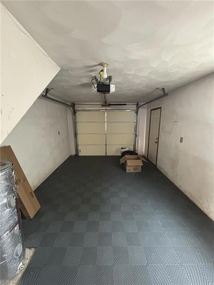 Building Photo - 605 Treemont Ct