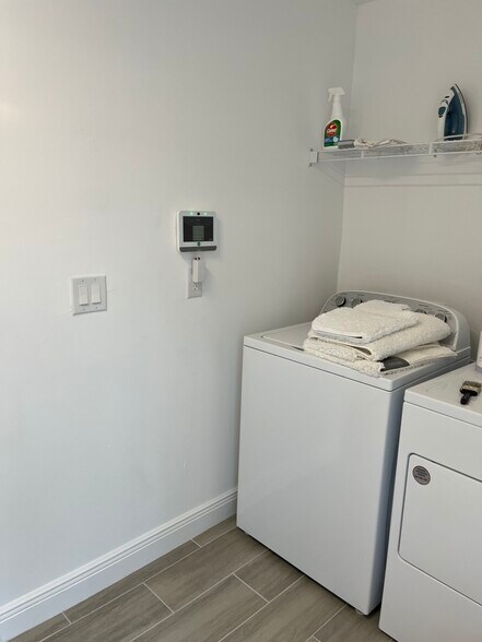 Building Photo - 2156 Edison Ave