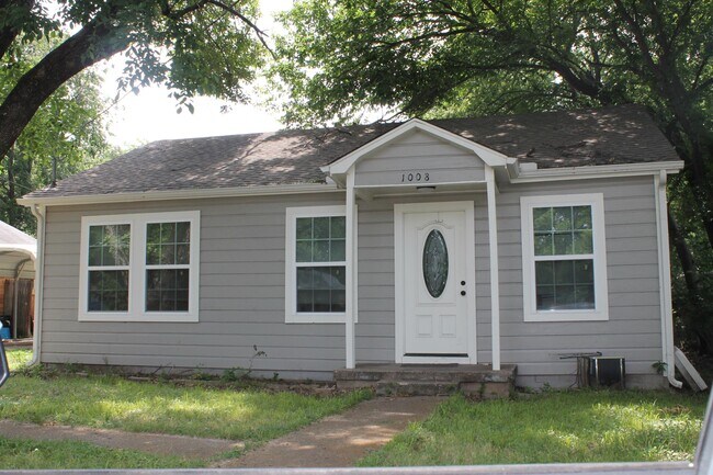 Primary Photo - 1008 Peak St