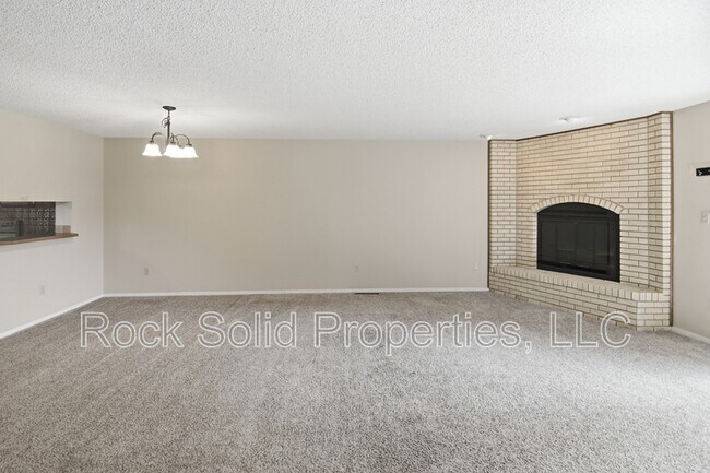 Building Photo - 5416 Meadowbrook Dr