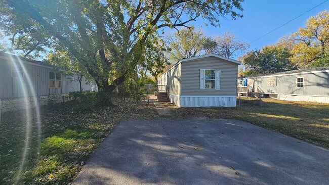 Building Photo - 2201 S Anna St