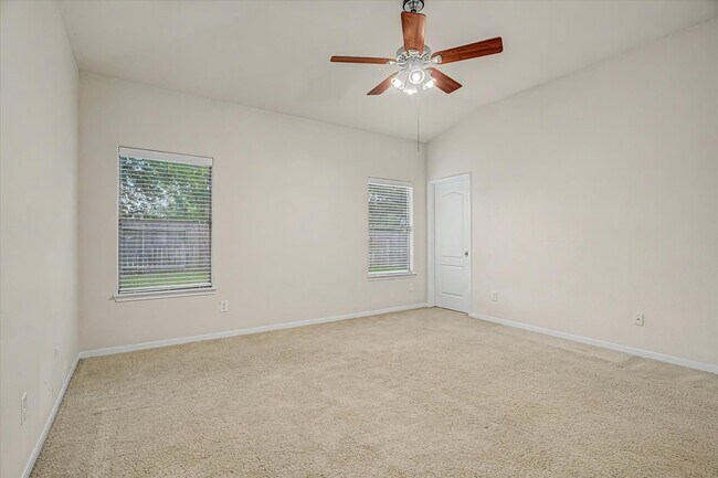 Building Photo - 623 W Newport Bend