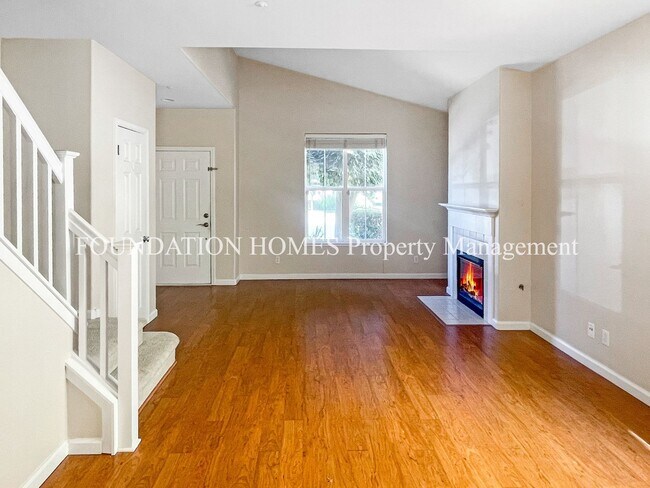 Building Photo - Great Layout, Newer Hamilton Condo - A/C - FOUNDATION -