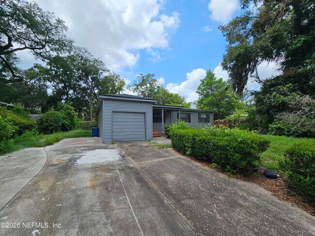 Building Photo - 11226 Inez Dr
