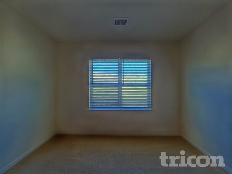 Building Photo - 1413 Chamomile Ct