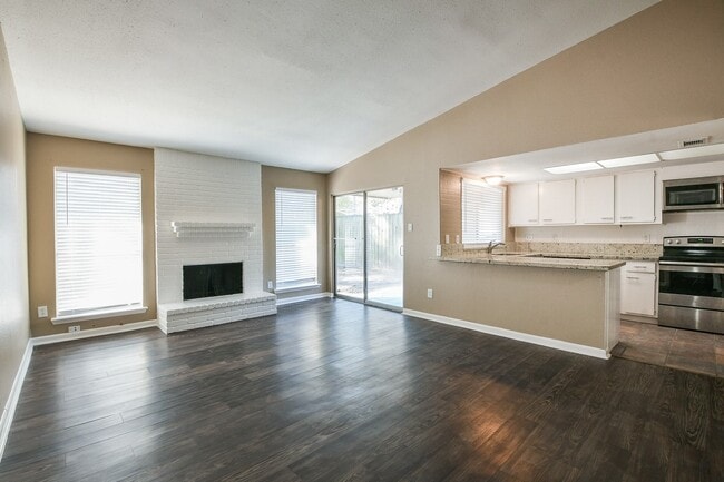 Building Photo - 21 Pineash Ct