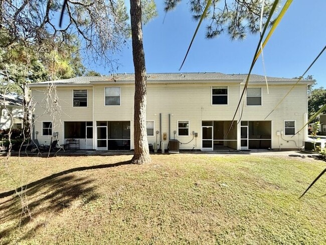 Building Photo - 13706 Forest Lake Dr