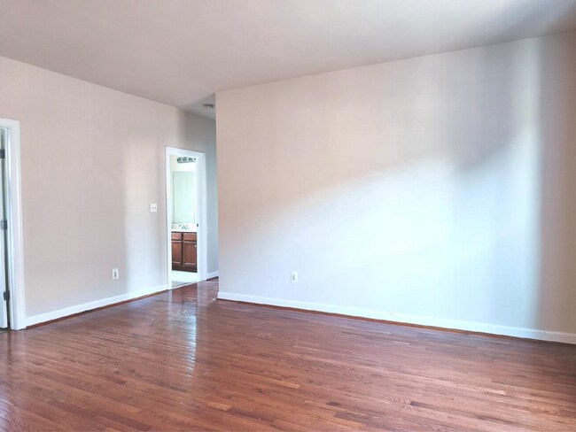 Building Photo - Luxurious Single-Family Home in Vibrant One Loudoun!