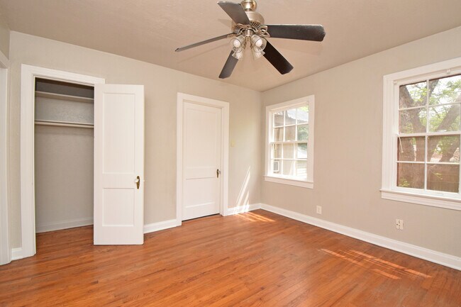 Building Photo - Cherrywood Charmer! 2/1 Avail for August!