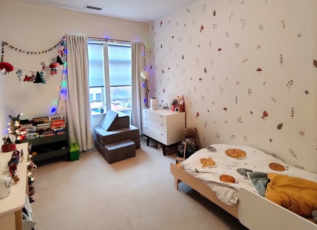 Building Photo - 309 Holland Ln