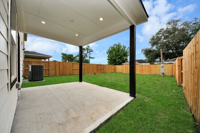 Building Photo - 767 Marjorie St