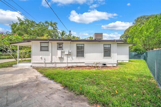 Building Photo - 5096 SW 28th Terrace