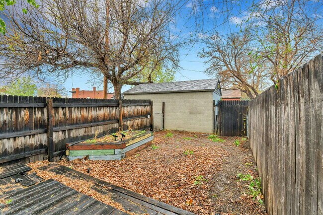 Building Photo - $1,570.00 - 1 Bed,1 Bath, Multiplex in Den...