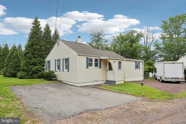 Building Photo - 2774 Woodland Ave