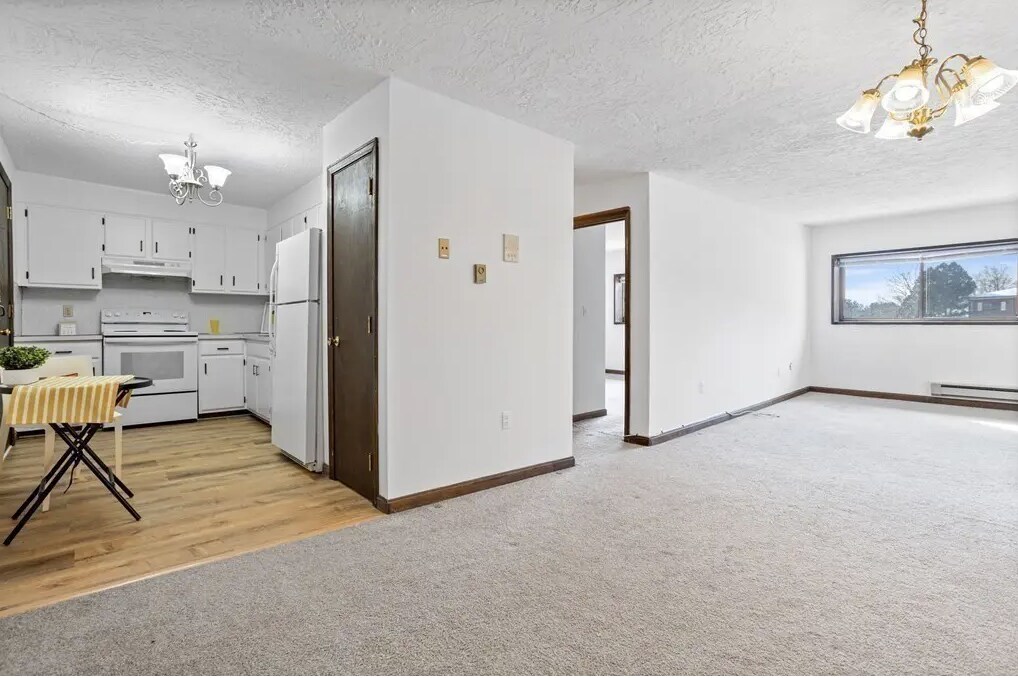 Building Photo - 276 Codman Hill Rd