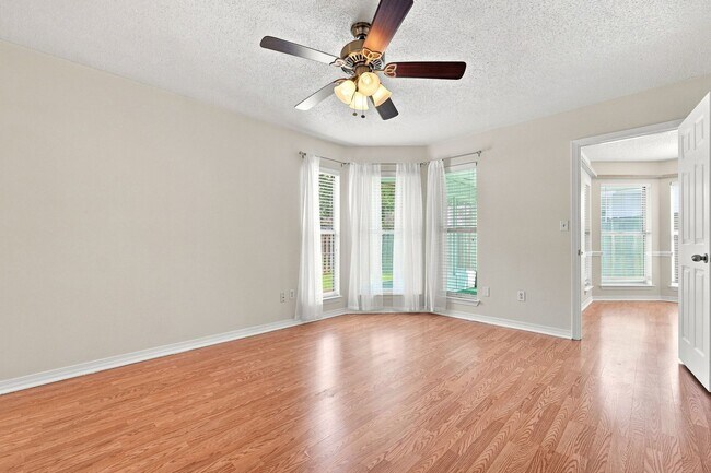 Building Photo - 148 Meadowbrook Ct