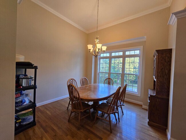 Building Photo - NEW LISTING!!