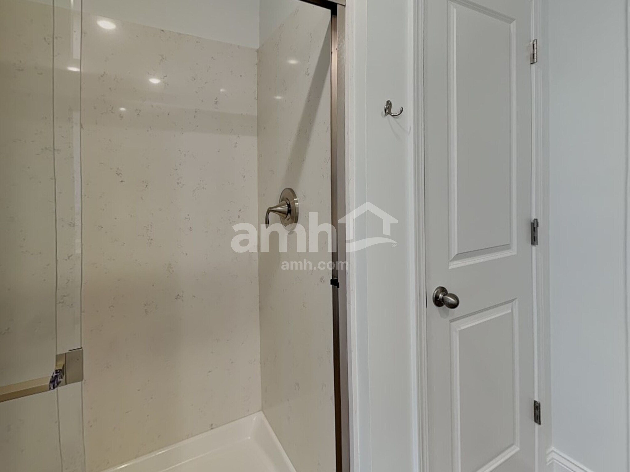 Building Photo - 9106 Henley Ave