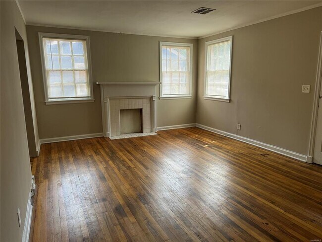 Building Photo - 19 Bradley Dr