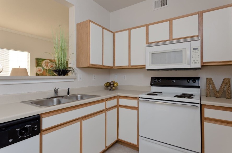 The Ravinia apartments — community photo - The Ravinia