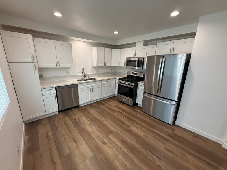 Building Photo - 4066 W 129th St