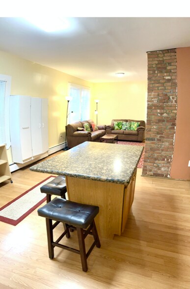 Building Photo - 206 California Ave