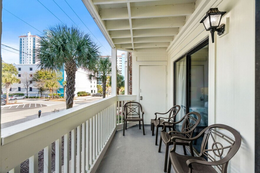 Building Photo - 2805B N Ocean Blvd