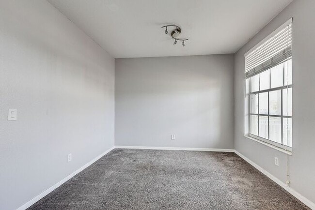 Building Photo - Land O'Lakes 3 Bed/2.5 Bath Townhome for L...