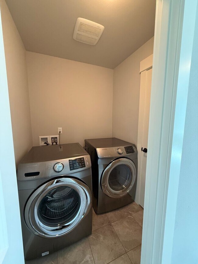 Building Photo - Spacious 3BR + Bonus Timber Creek Home for...