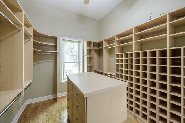 Building Photo - 7513 SW 35th Way