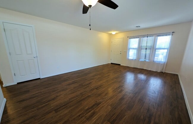 Building Photo - 4 Bedroom + Den Home in the Cameron Ranch ...