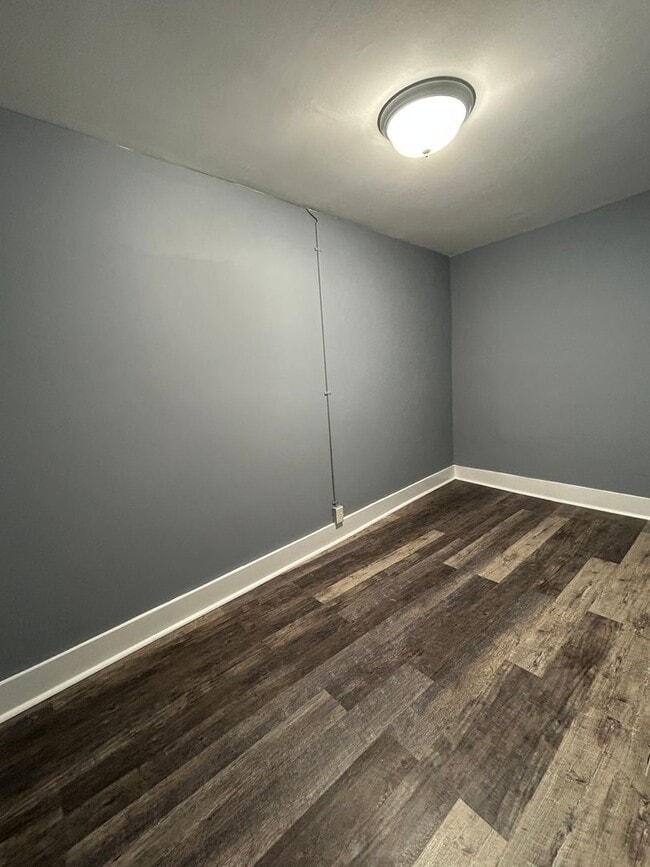 Building Photo - Studio/1 bedroom