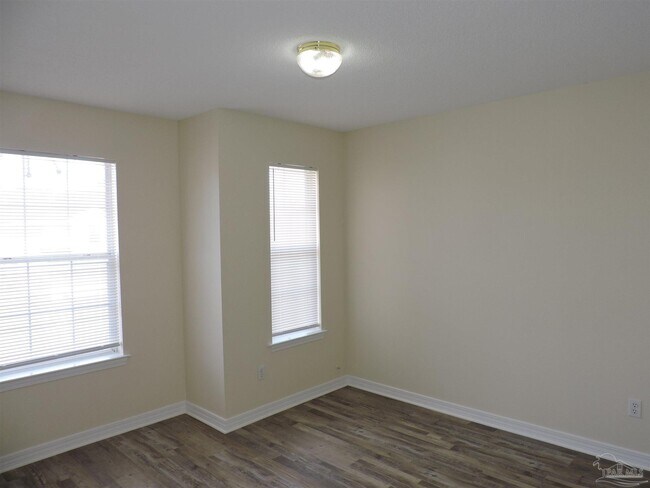 Building Photo - 3296 Two Sisters Wy