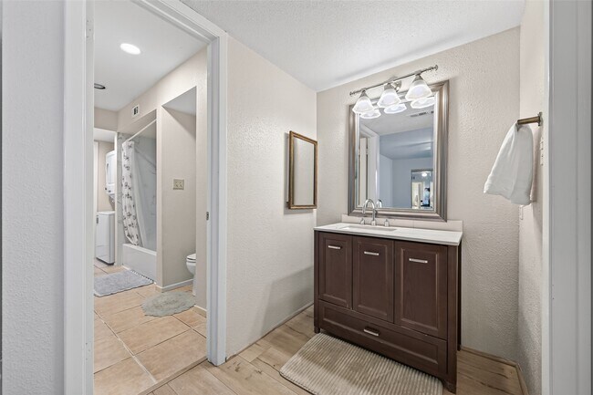 Building Photo - 3303 W Greenridge Dr