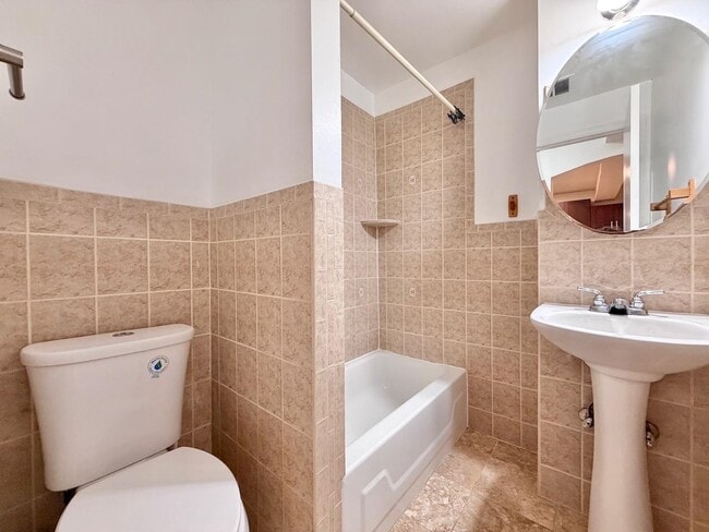 Building Photo - 311 5th St