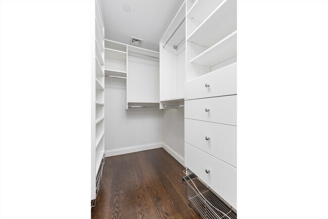 Building Photo - 229 E Eagle St