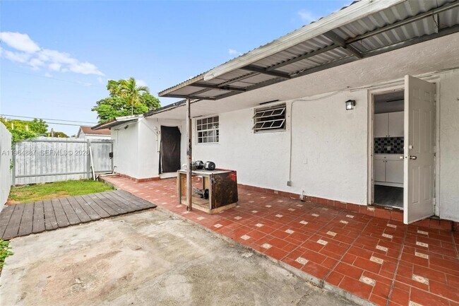 Building Photo - 11441 SW 2nd St