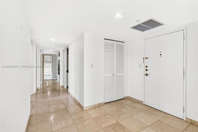 Building Photo - 1901 Brickell Ave