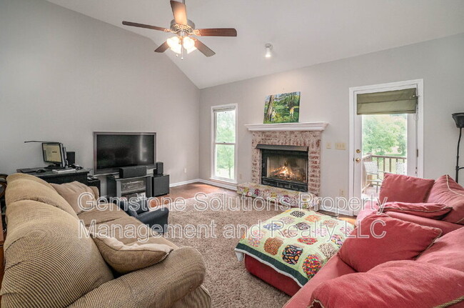 Building Photo - 4446 Pratt Ln