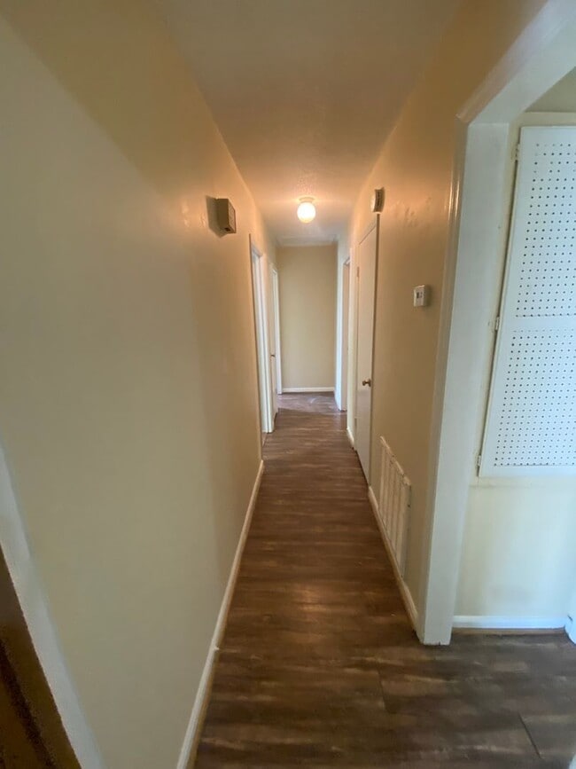 Building Photo - **AVAILABLE NOW**3 Bedroom / 2 Bathroom Ho...