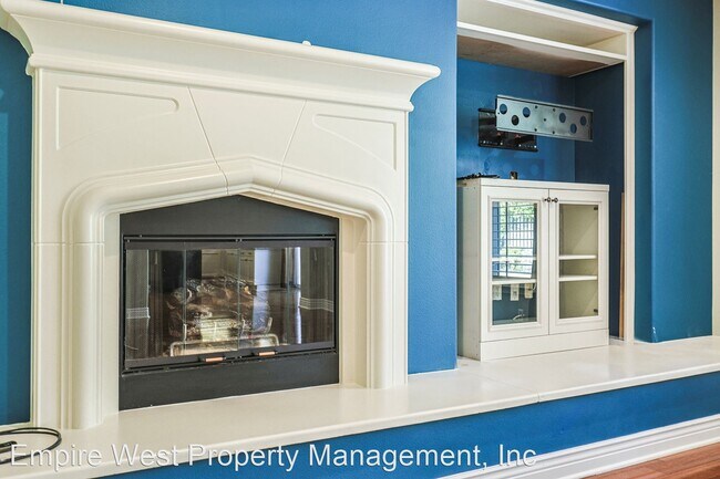 Building Photo - 5 br, 3 bath House - 28115 De La Vina Way