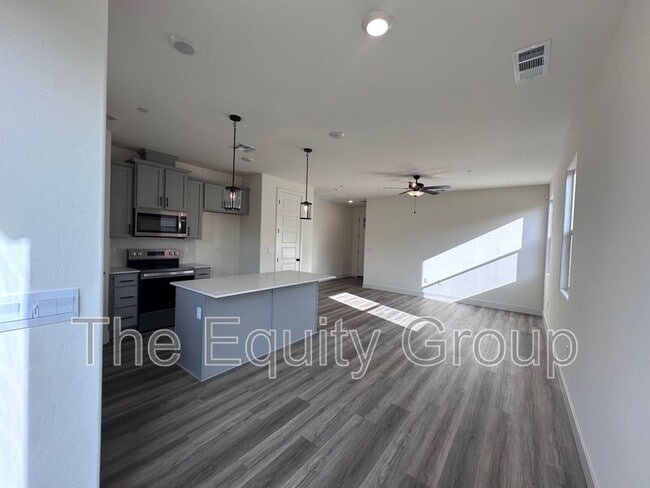 Building Photo - 2405 N Fontana St