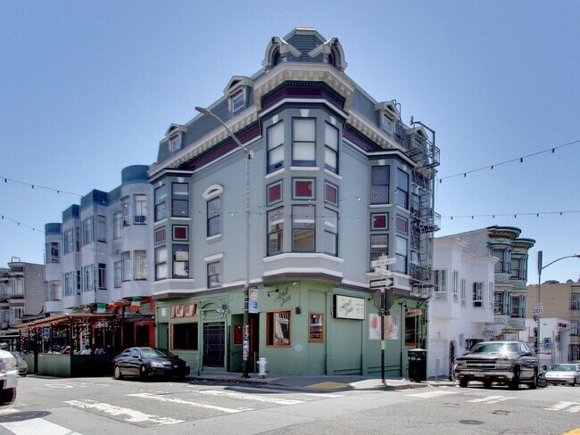 Building Photo - 1367 Grant Ave