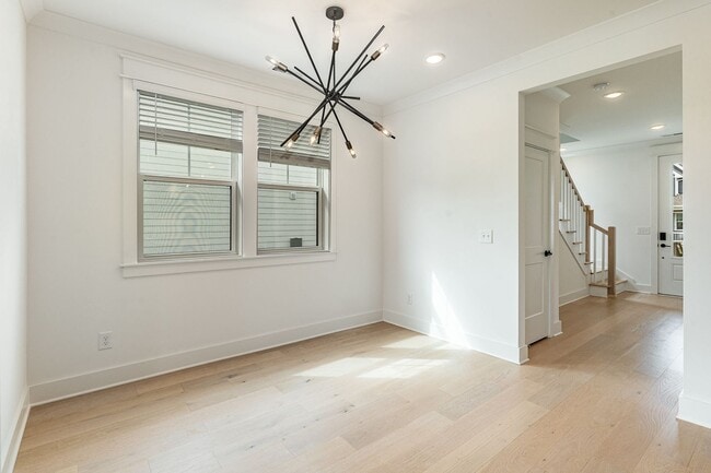 Building Photo - Stunning!